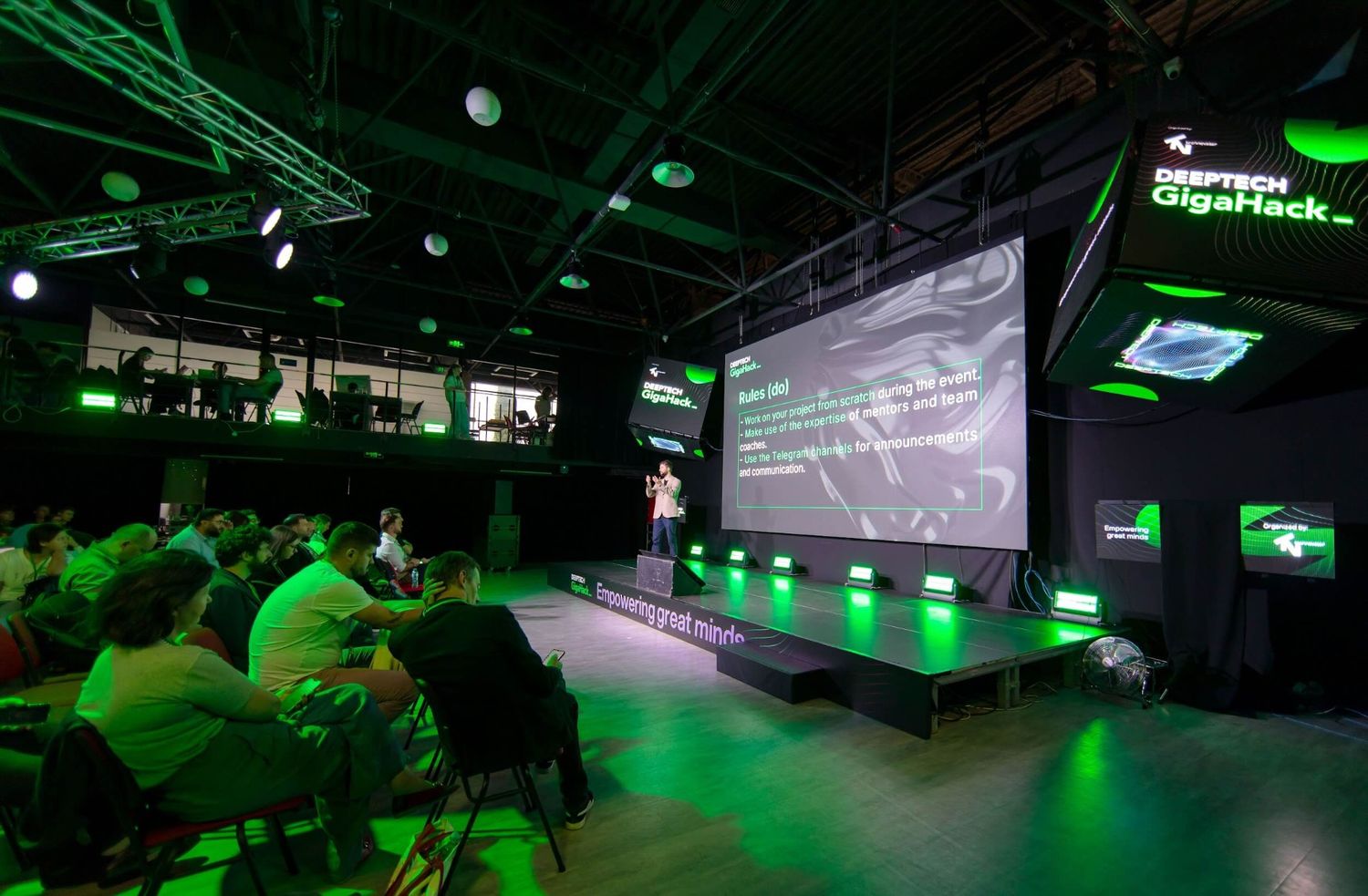 giga-hack-chisinau-conferinta-scena-sunet-lumini-nova-event