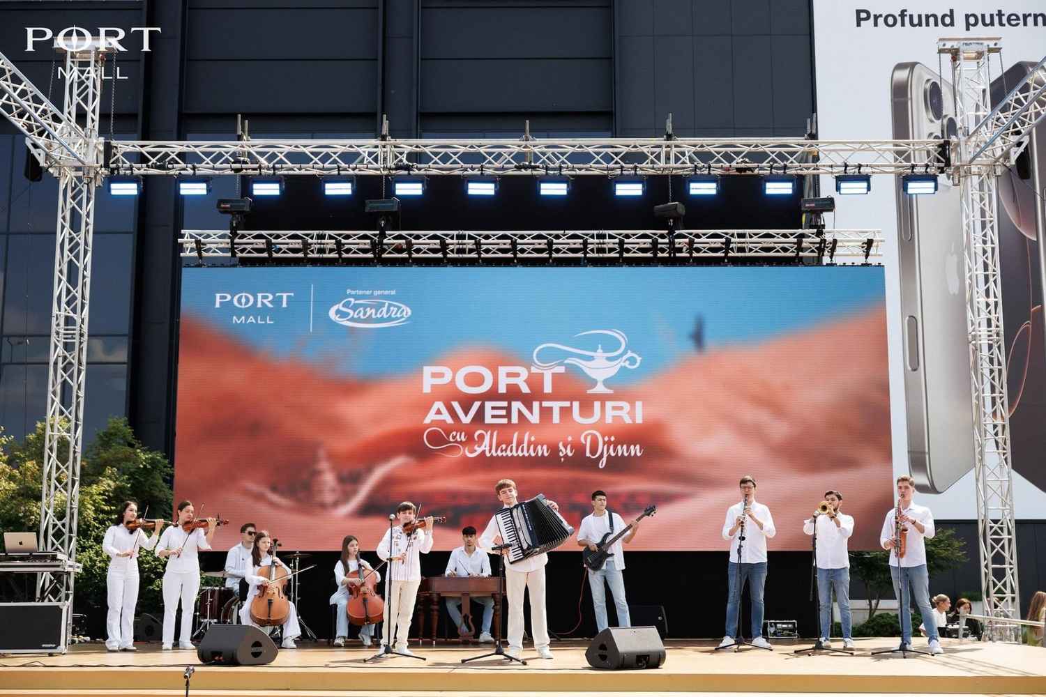 summer-season-opening-port-mall-chisinau-scena-sunet-lumini-nova-event