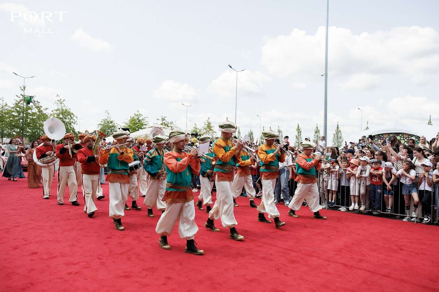 summer-season-opening-port-mall-chisinau-scena-sunet-lumini-nova-event