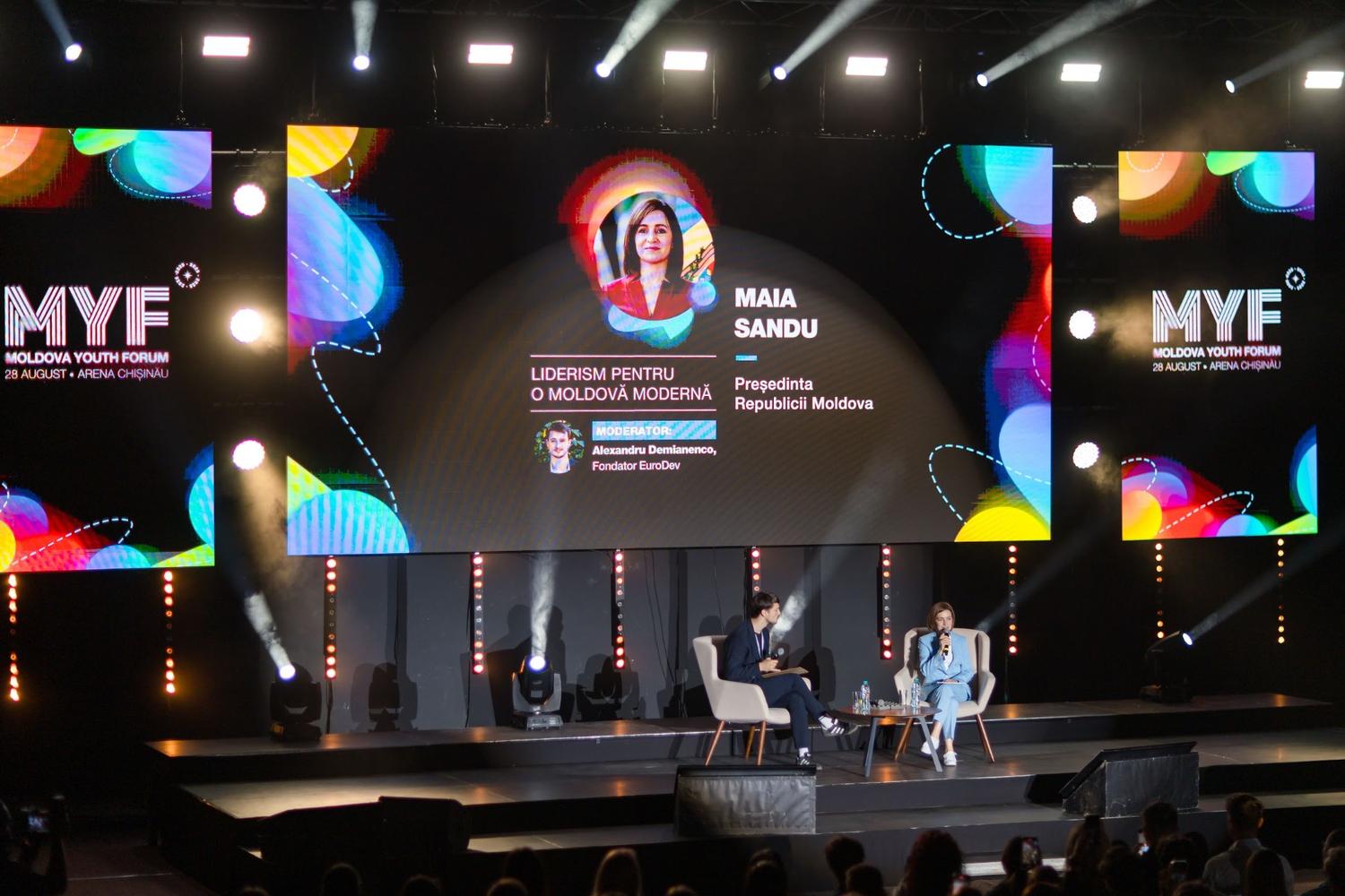 youth-forum-chisinau-arena-scena-sunet-lumini-nova-event