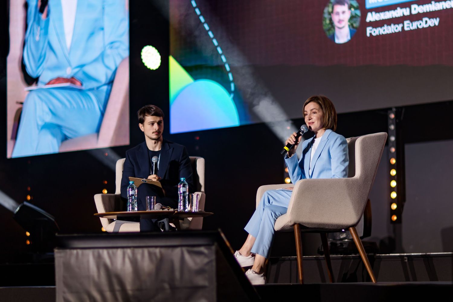 youth-forum-chisinau-arena-scena-sunet-lumini-nova-event